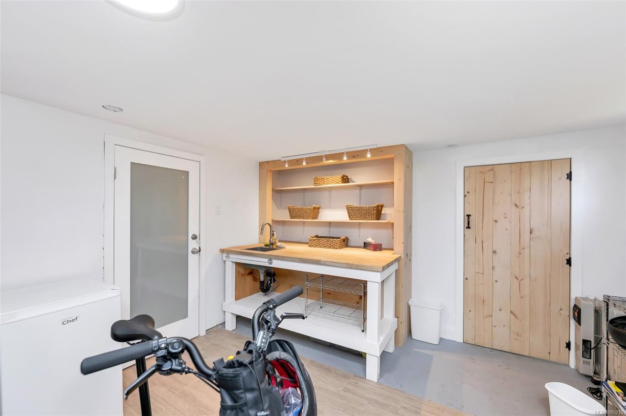 36 Tovey Cres, View Royal