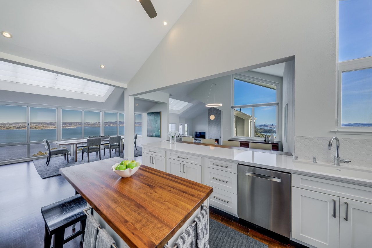 Spectacular Contemporary View Residence 
