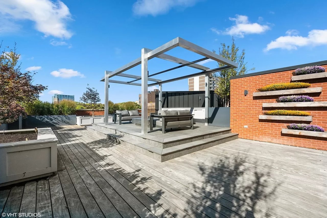 445 W Arlington