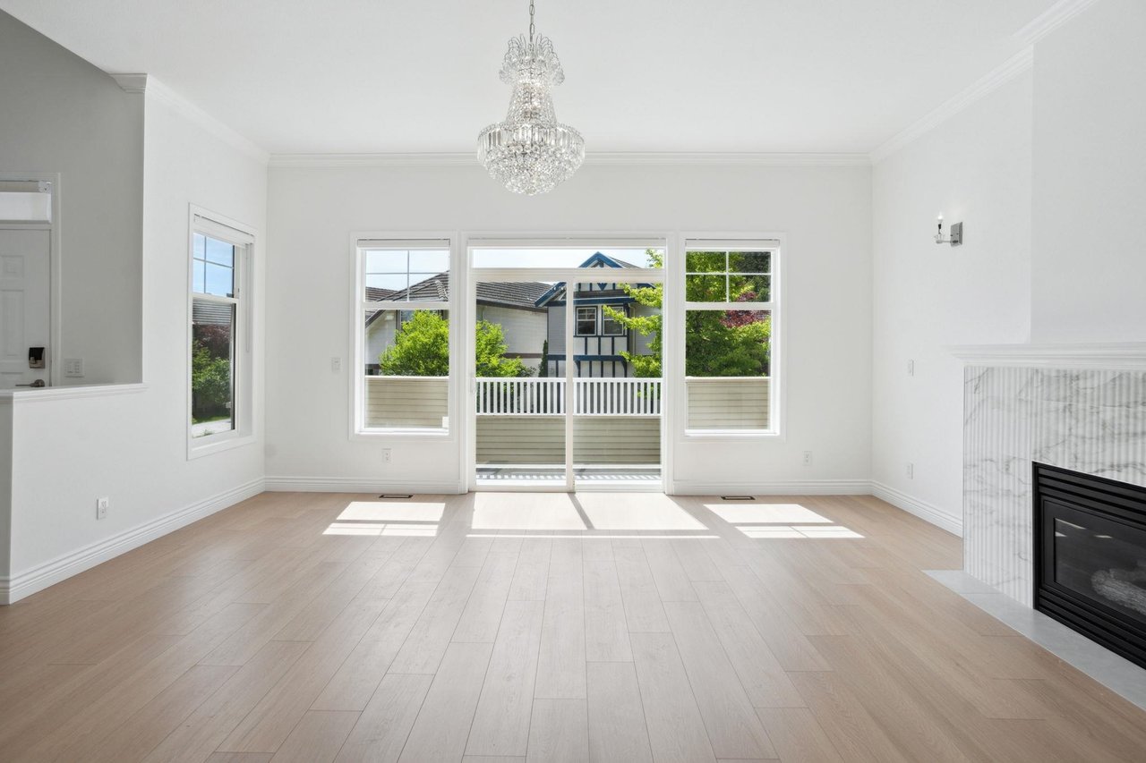 1699 Arbutus Pl