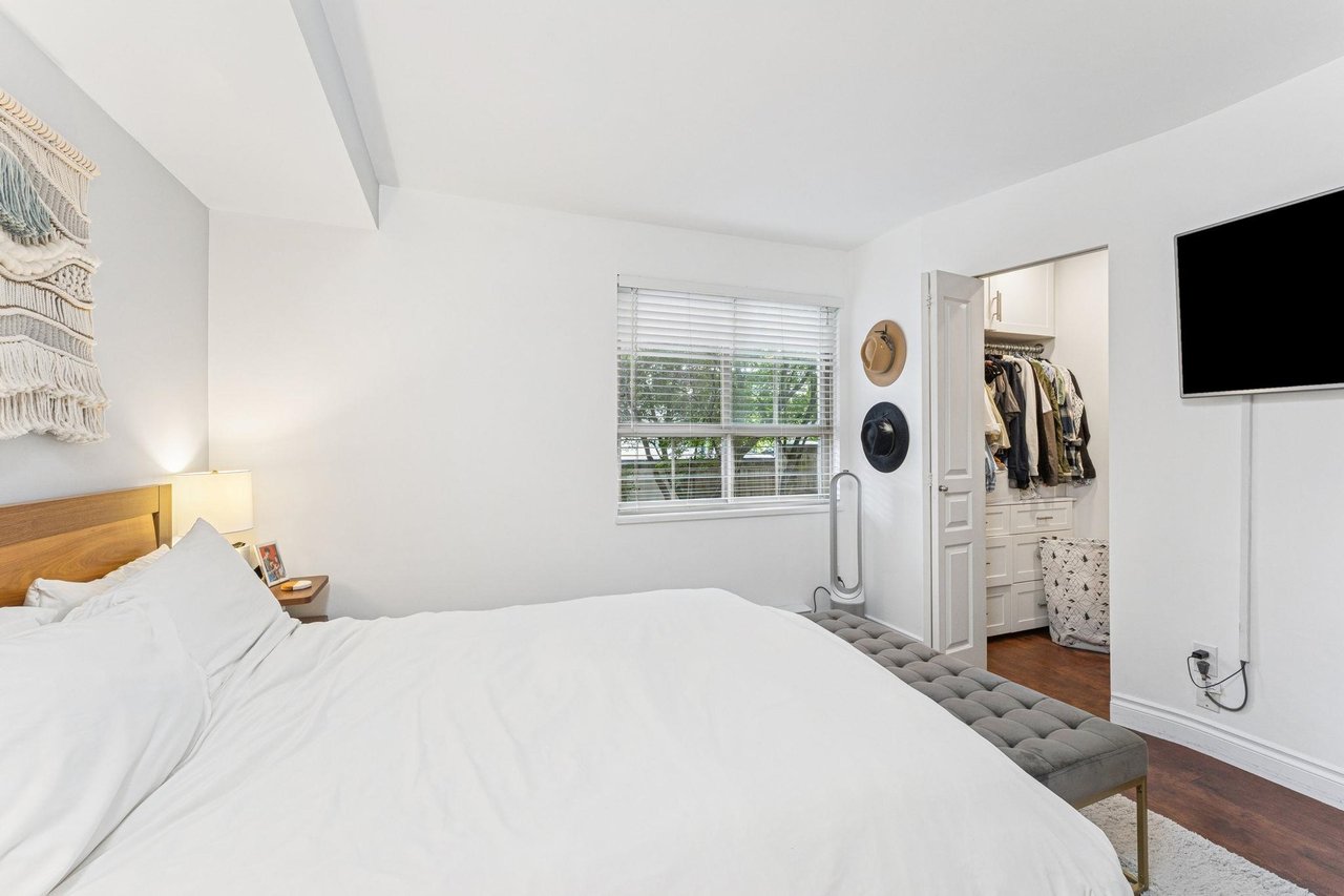11-2375 W Broadway