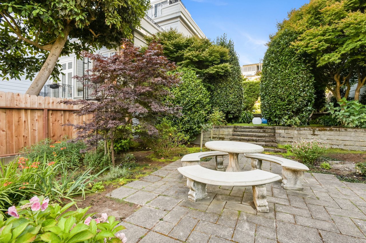 Grand Scale Pacific Heights Apartment