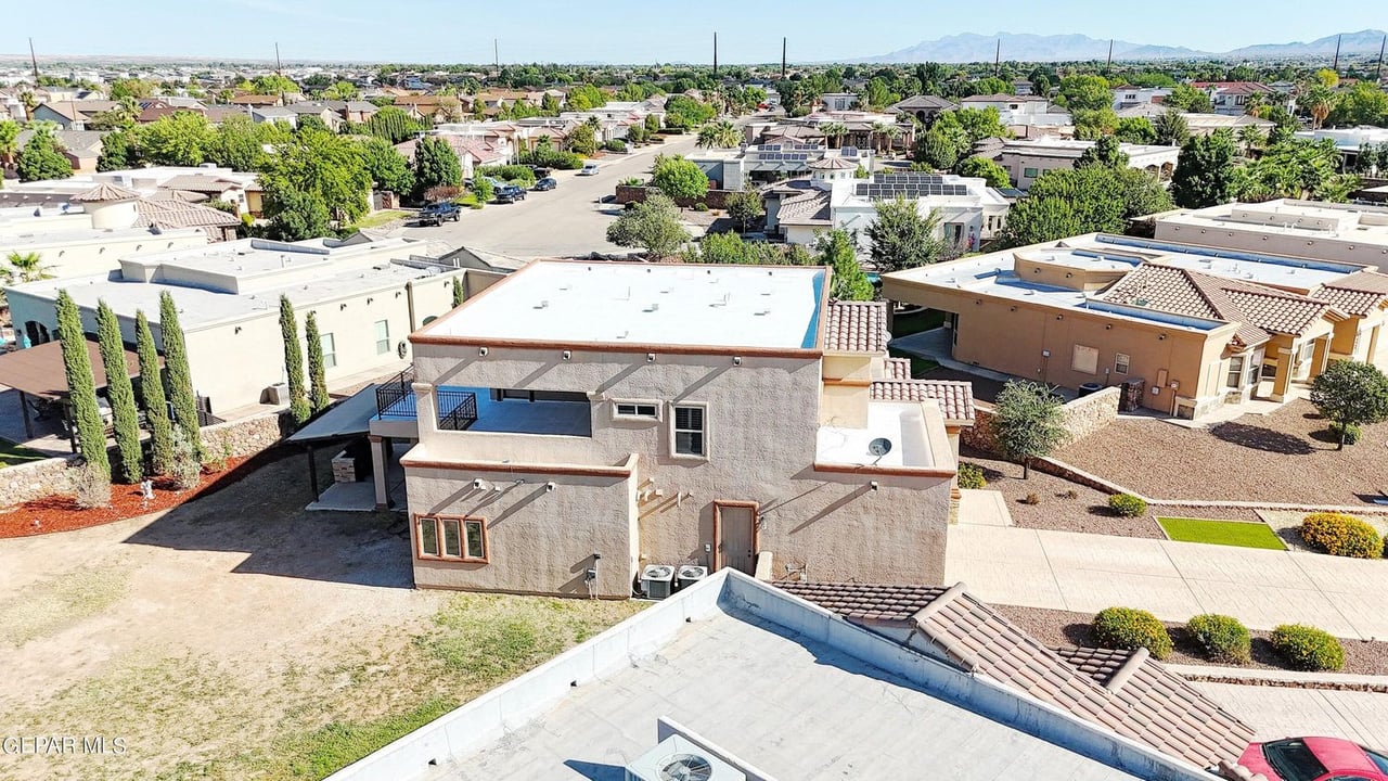 6065 Via De Los Arboles