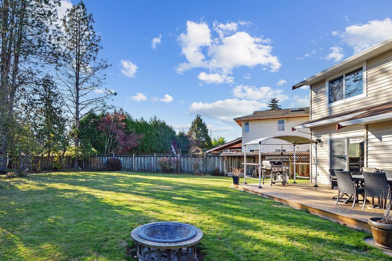 23003 Apple Grove