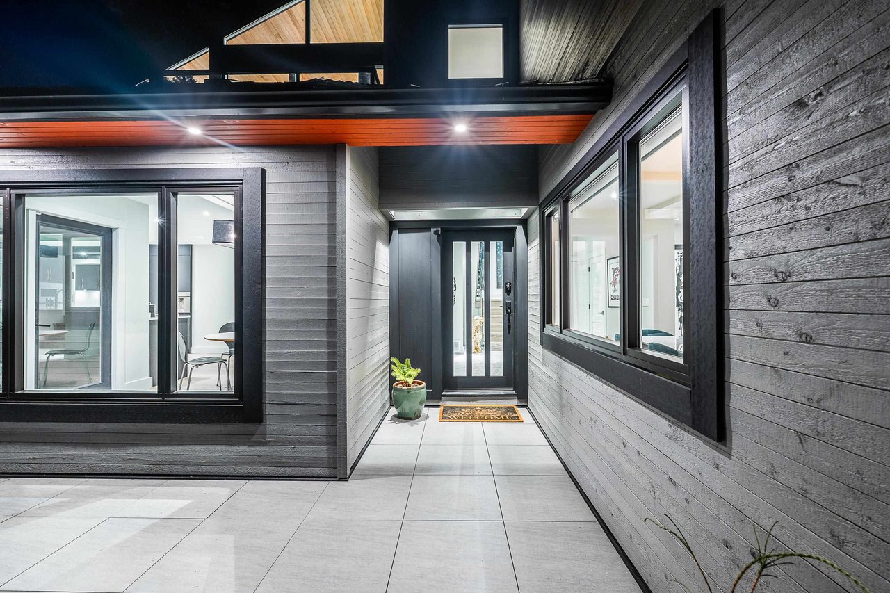 6242 St. Georges Cres
