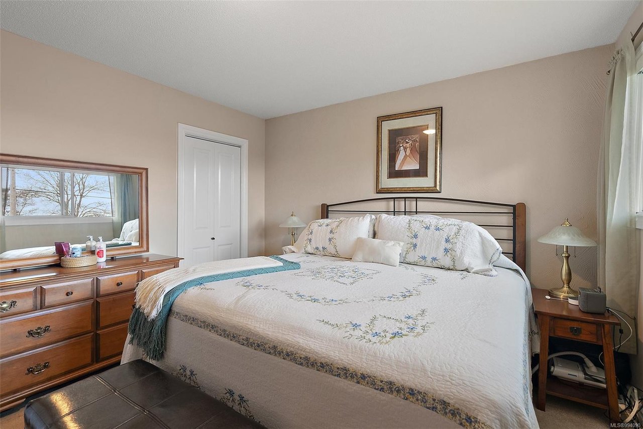 728 Porter Rd, Esquimalt