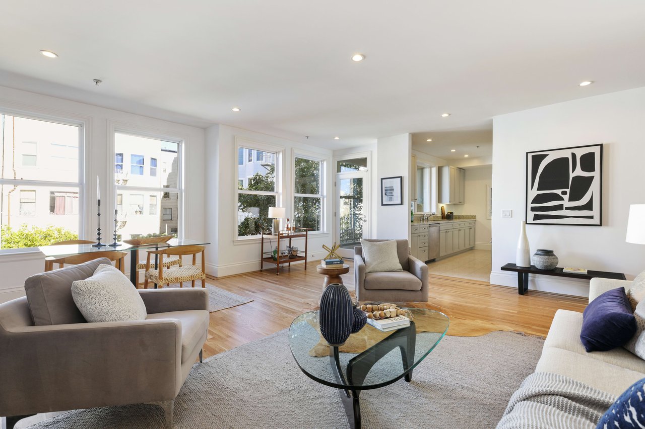 Bright 2 Bedroom Nob Hill Condominium