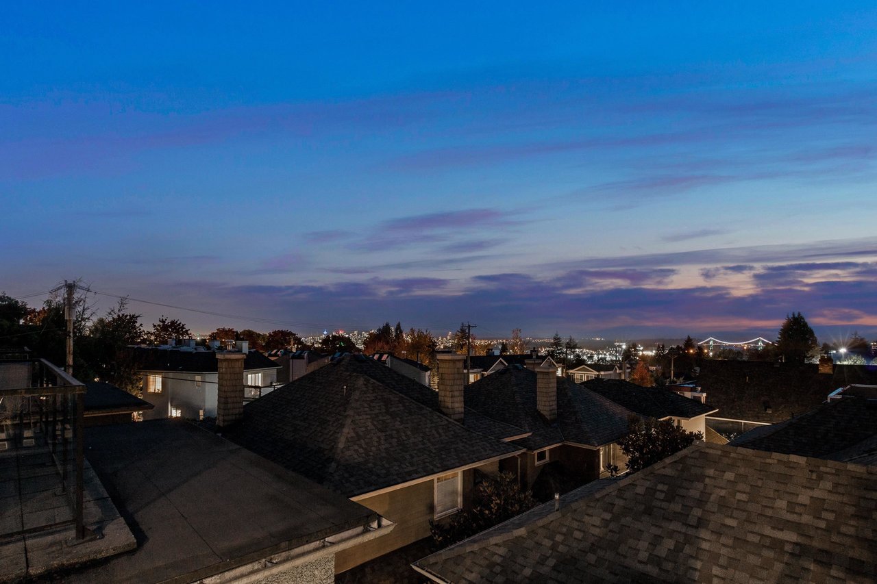 215 W 17th St