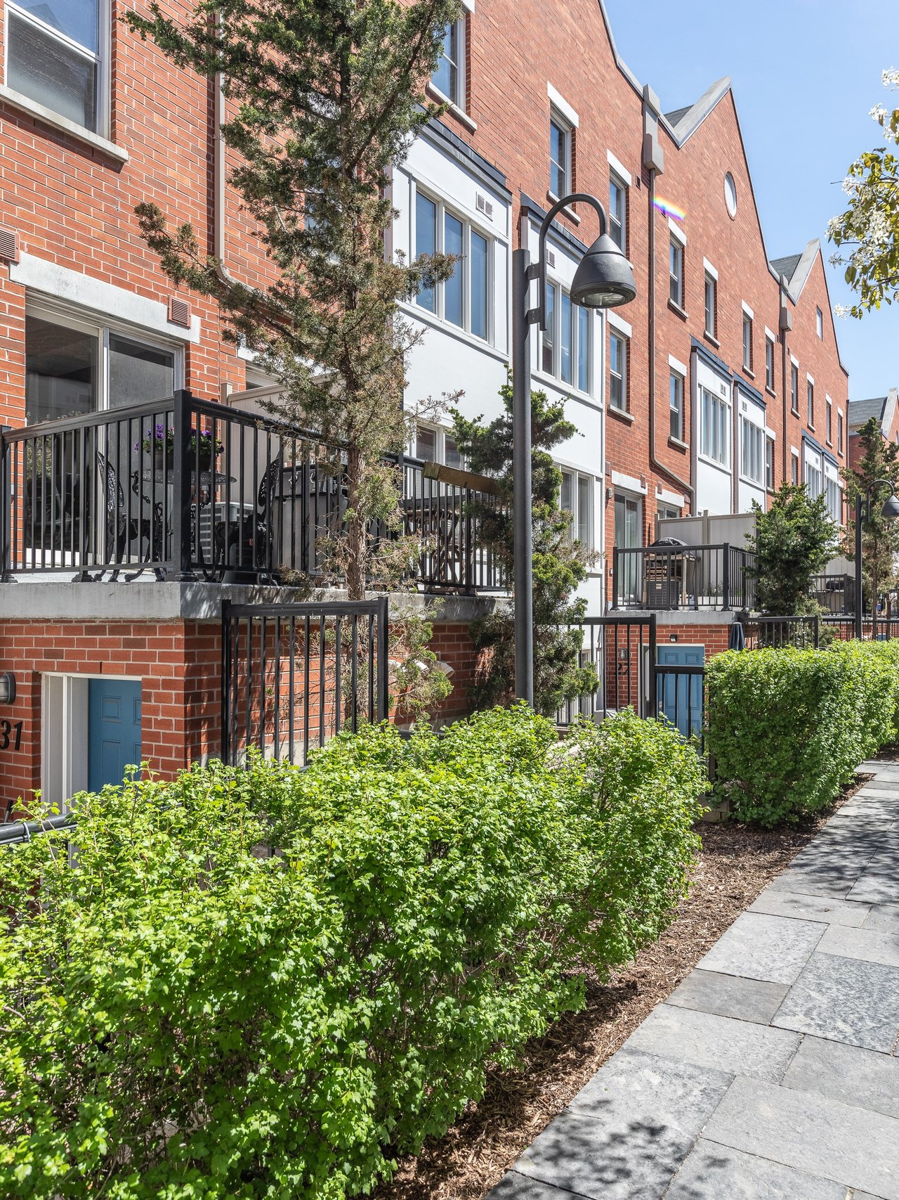 SECLUDED LESLIEVILLE TOWNHOME