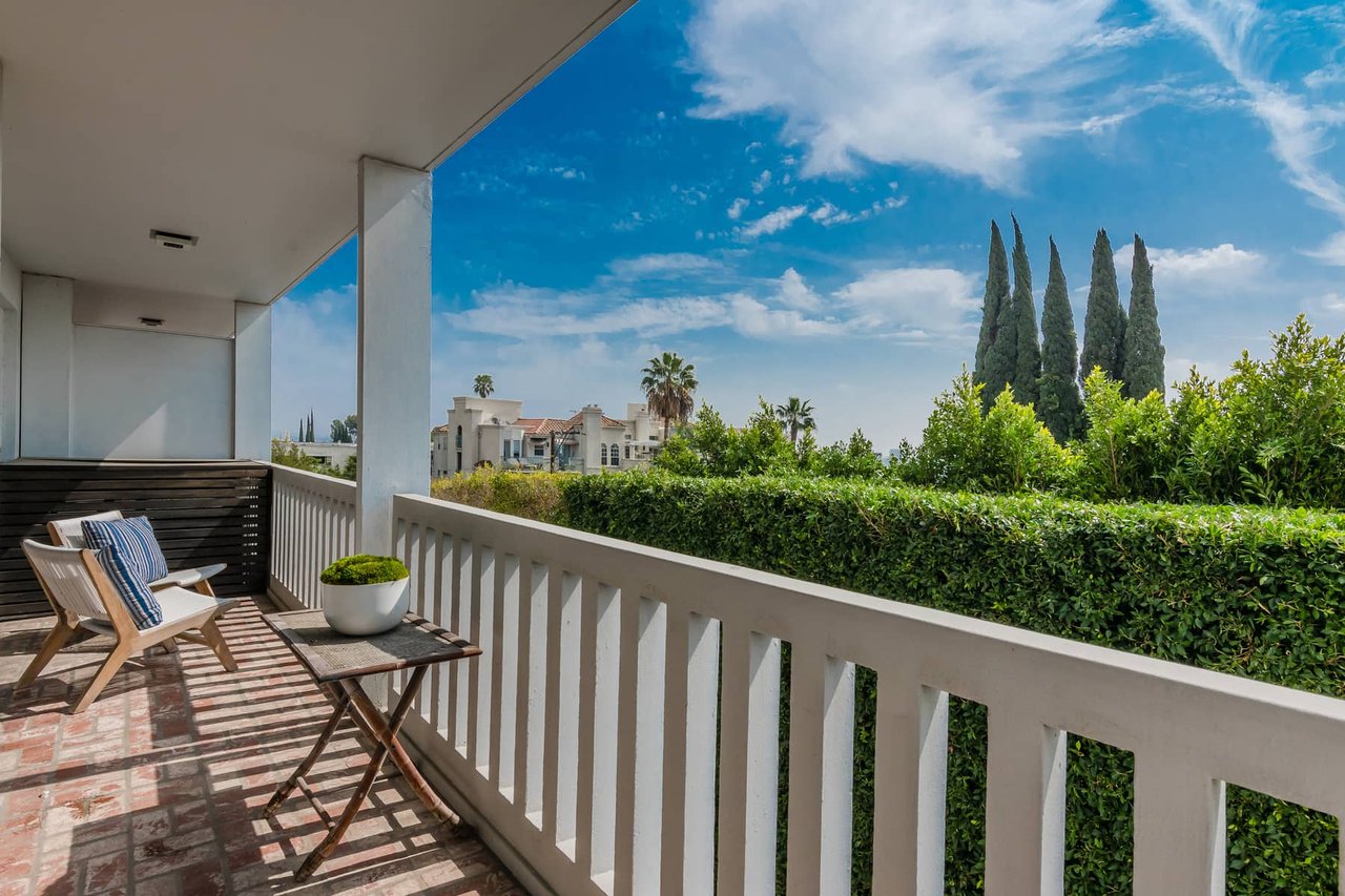 Stunning Corner Unit @Doheny West Towers