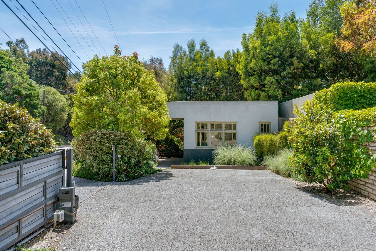 521 Entrada Dr