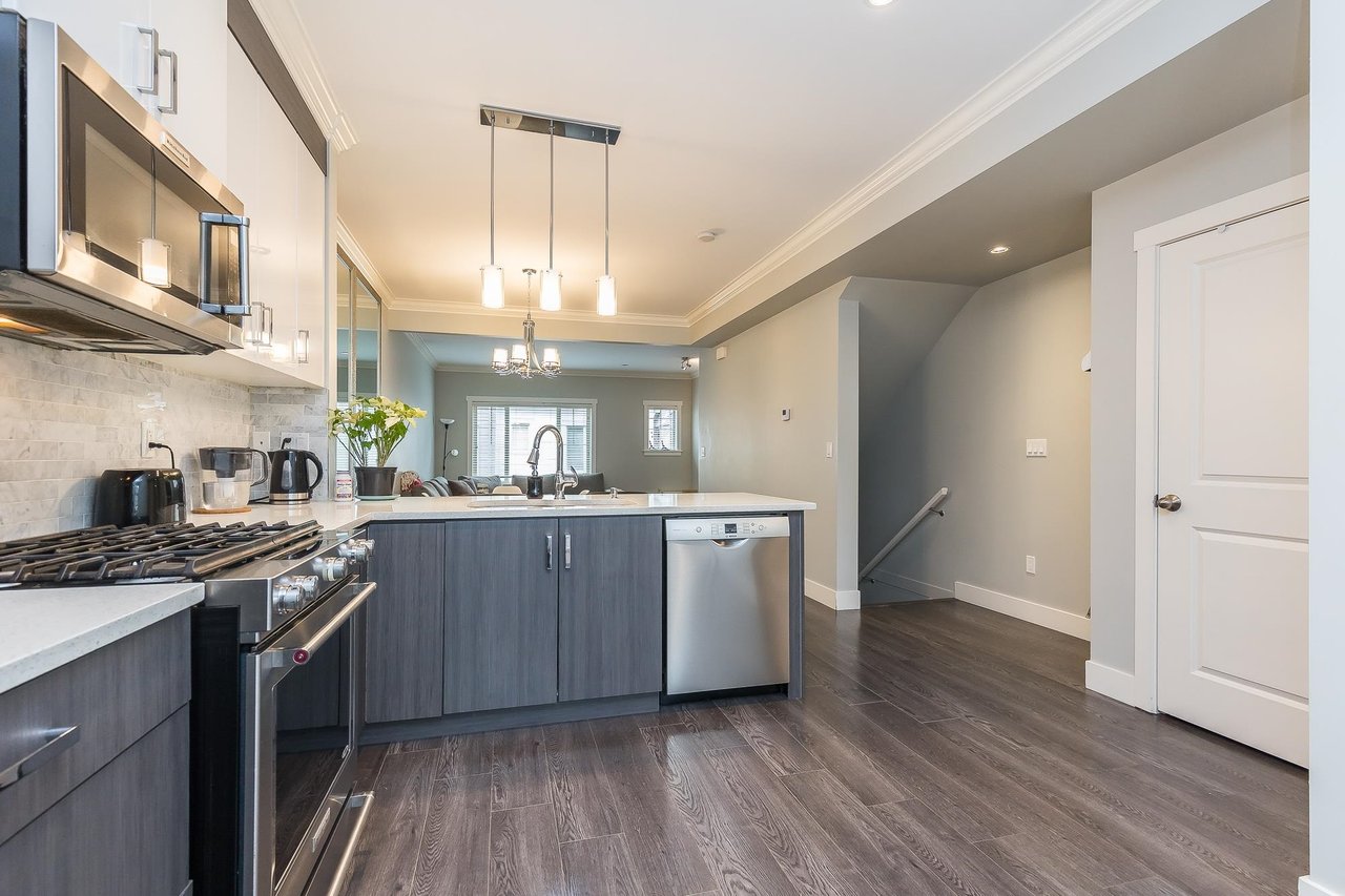 12-19097 64 Ave