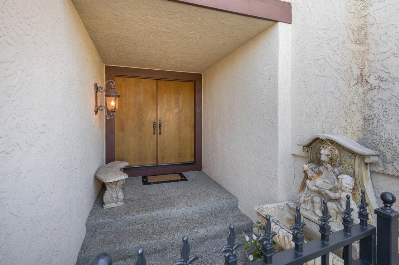 1669 Toyon Court