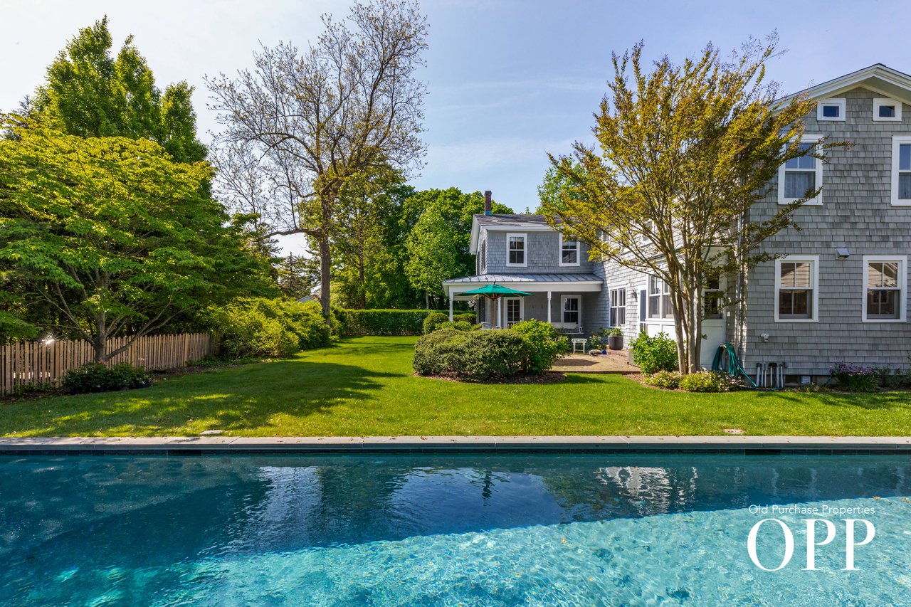 QUINTESSENTIAL BELLPORT COLONIAL