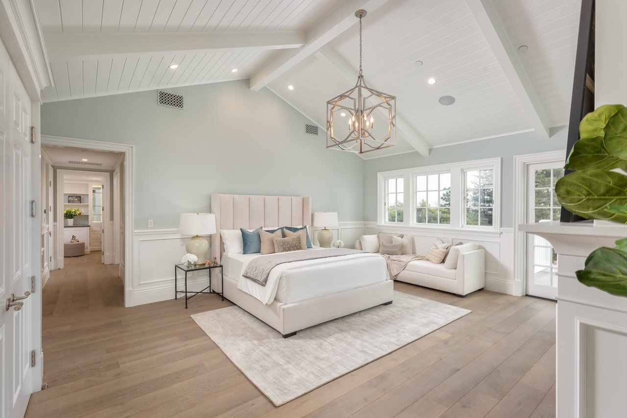 Exquisite Estate in Prime Riviera