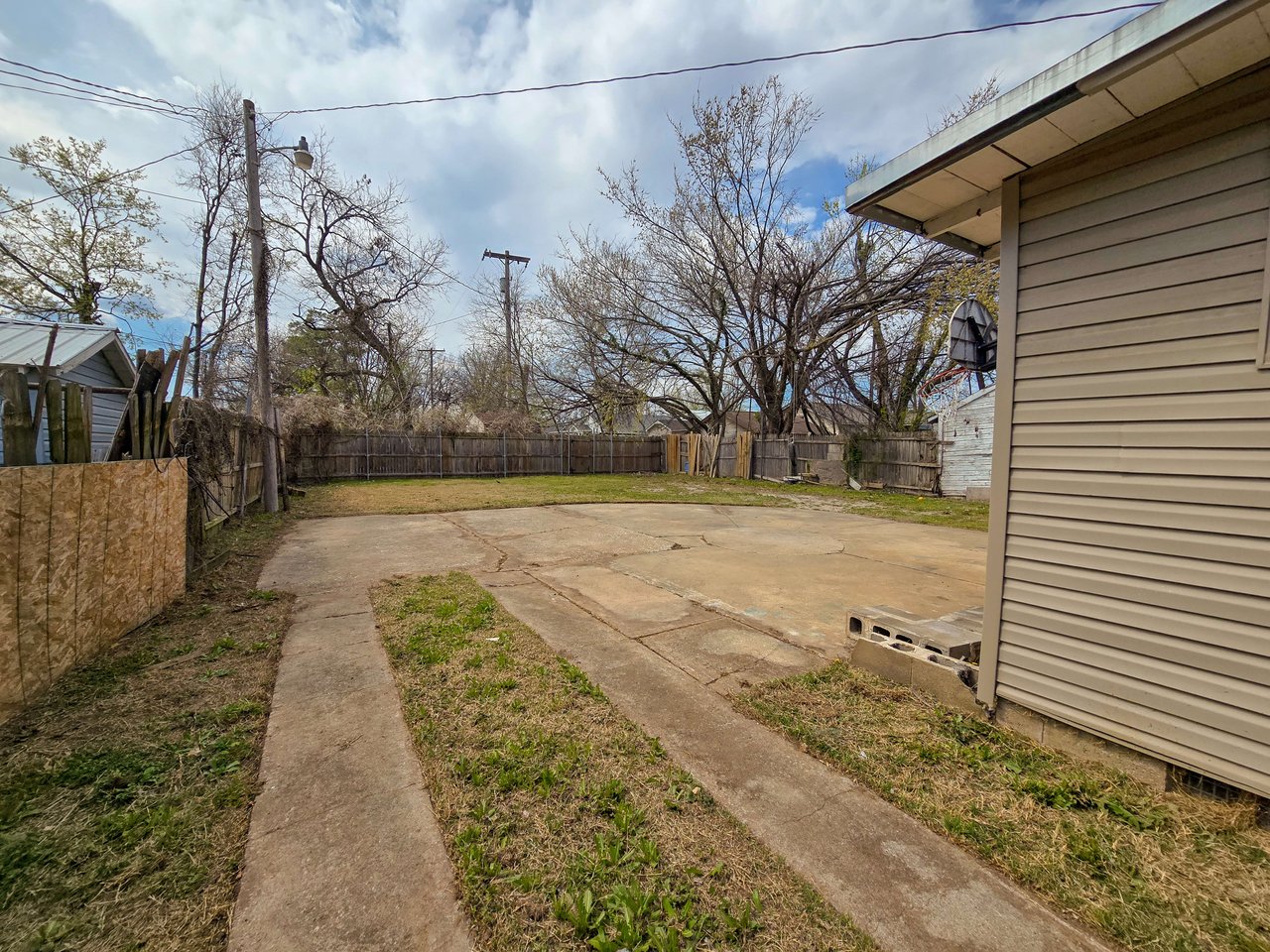 810 N Kickapoo