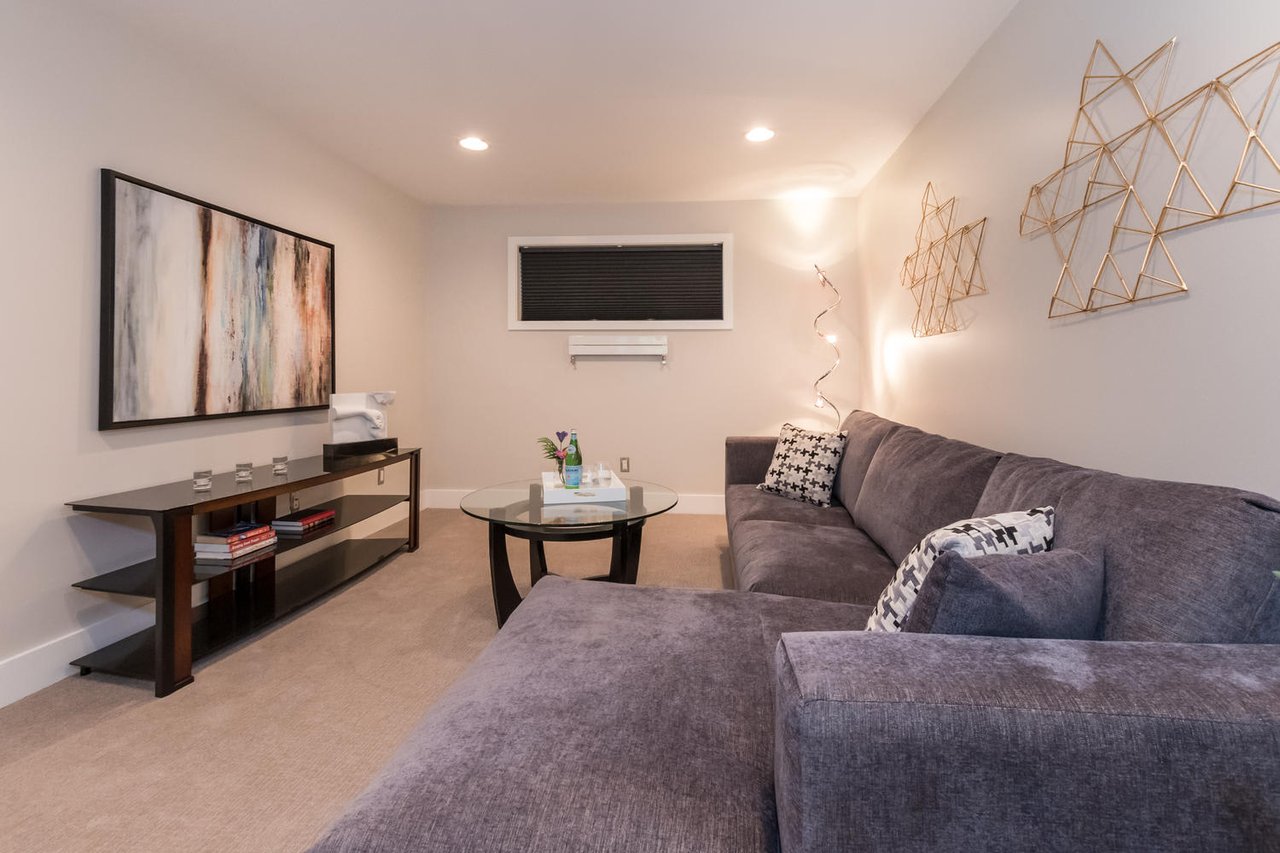 1010 Rosehill Dr