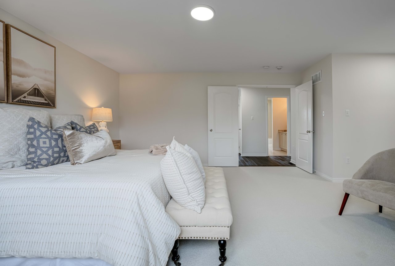 18 Fred Jackman Ave