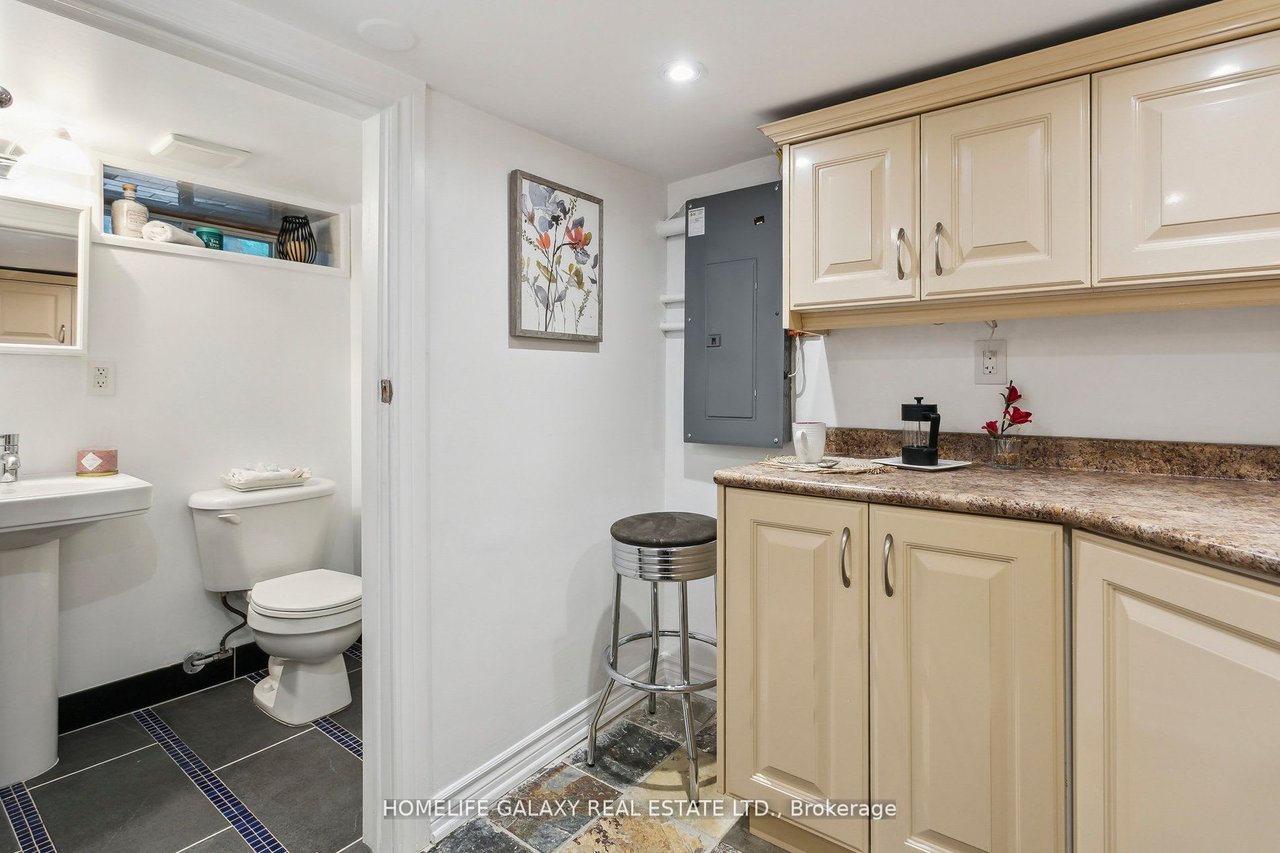16 Jerome St