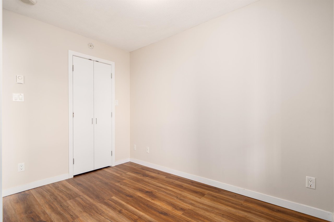 801-2200 Douglas Rd