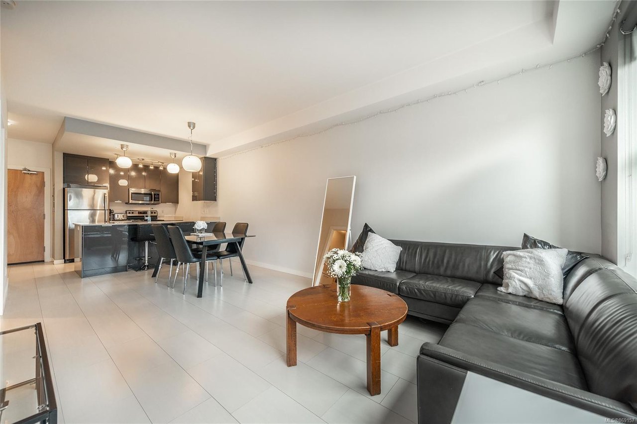 222-2871 Jacklin Rd
