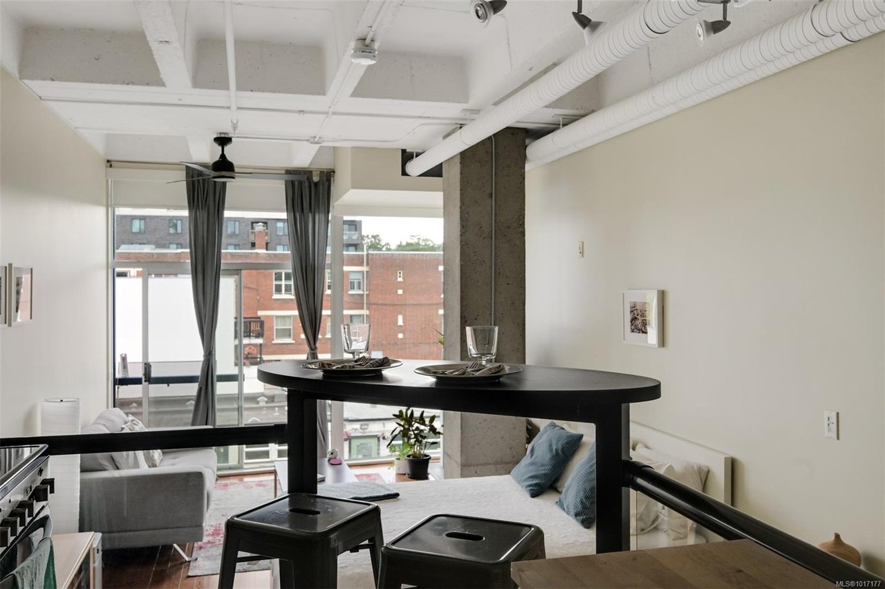 305-1061 Fort St