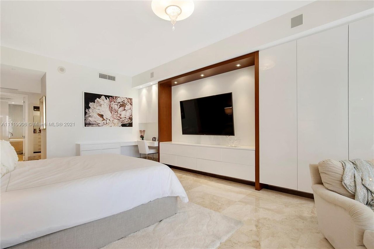 9705 Collins Ave, #1403N