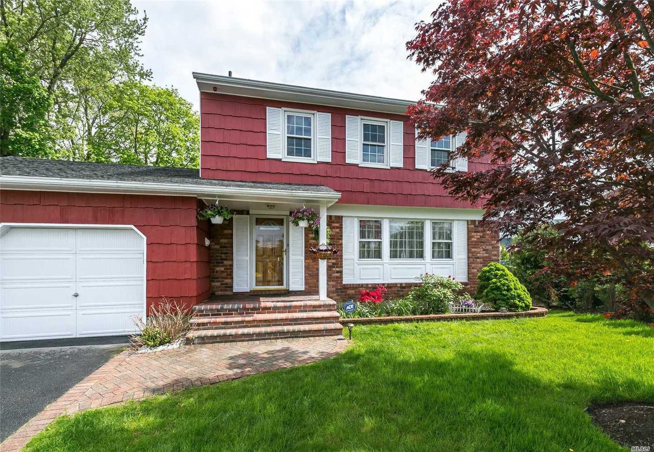 7 Jeffrey Ct, Syosset
