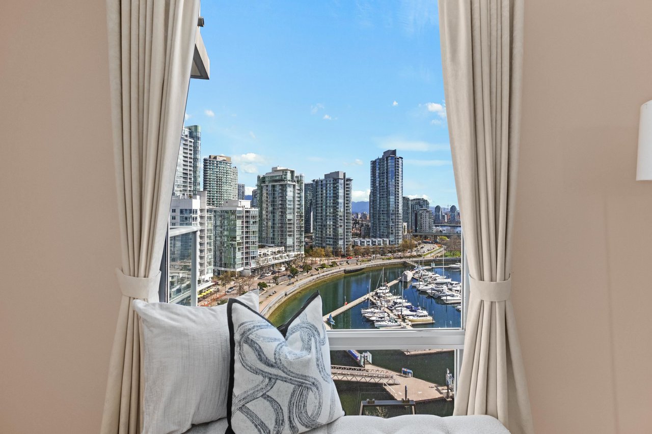 1601-1228 Marinaside Cres