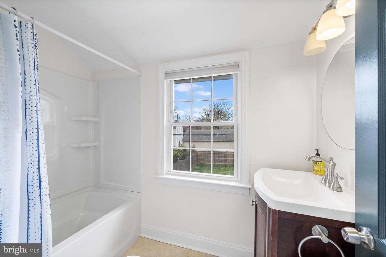 141 Barrie Rd