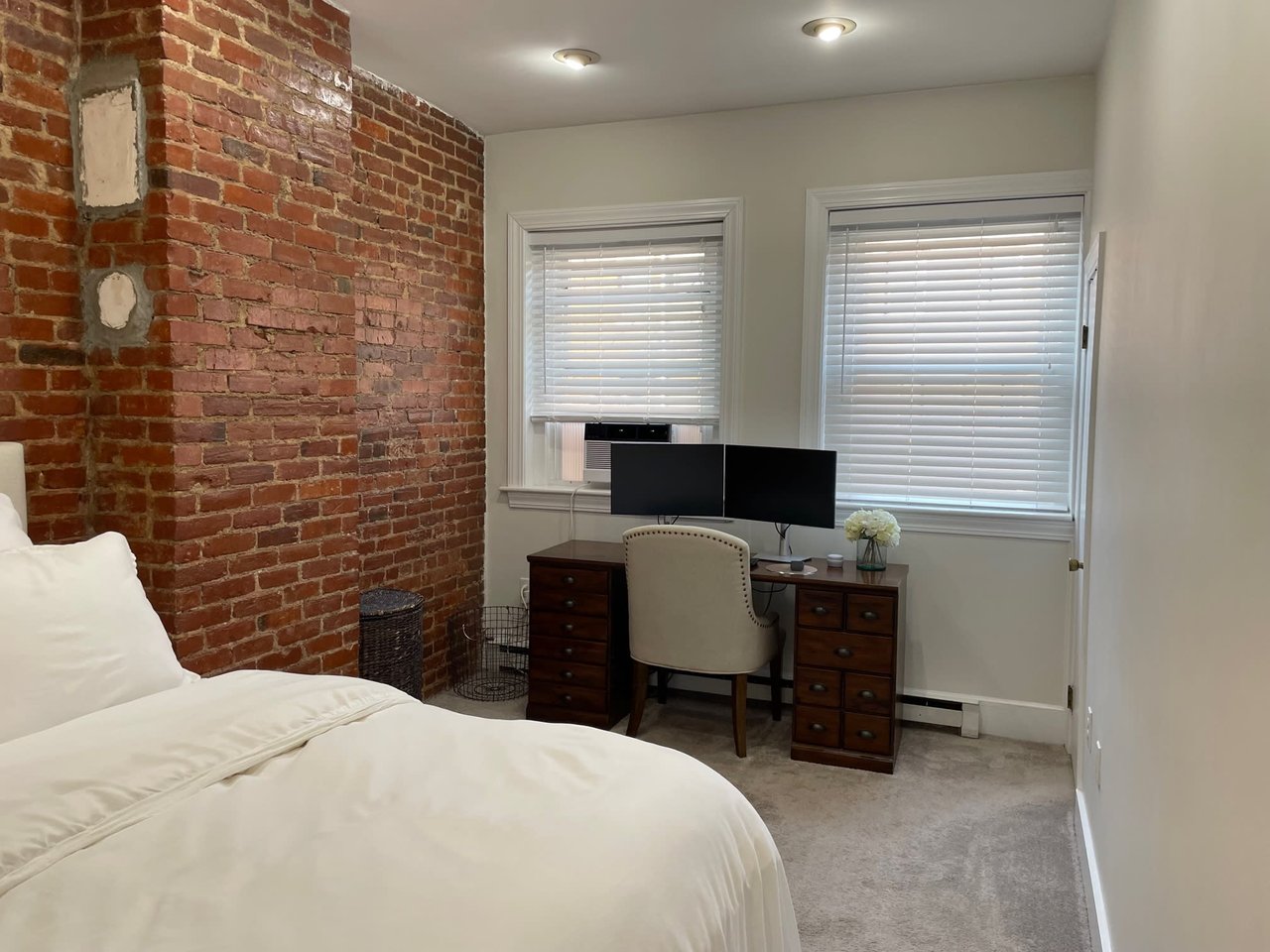 Beautiful Keswick Street 1 bed 1 bath - Laundry in Unit - Pets Negotiable 
