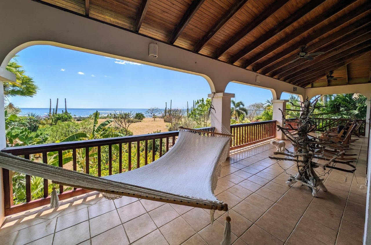 Oceanfront Villa, Playa Negra