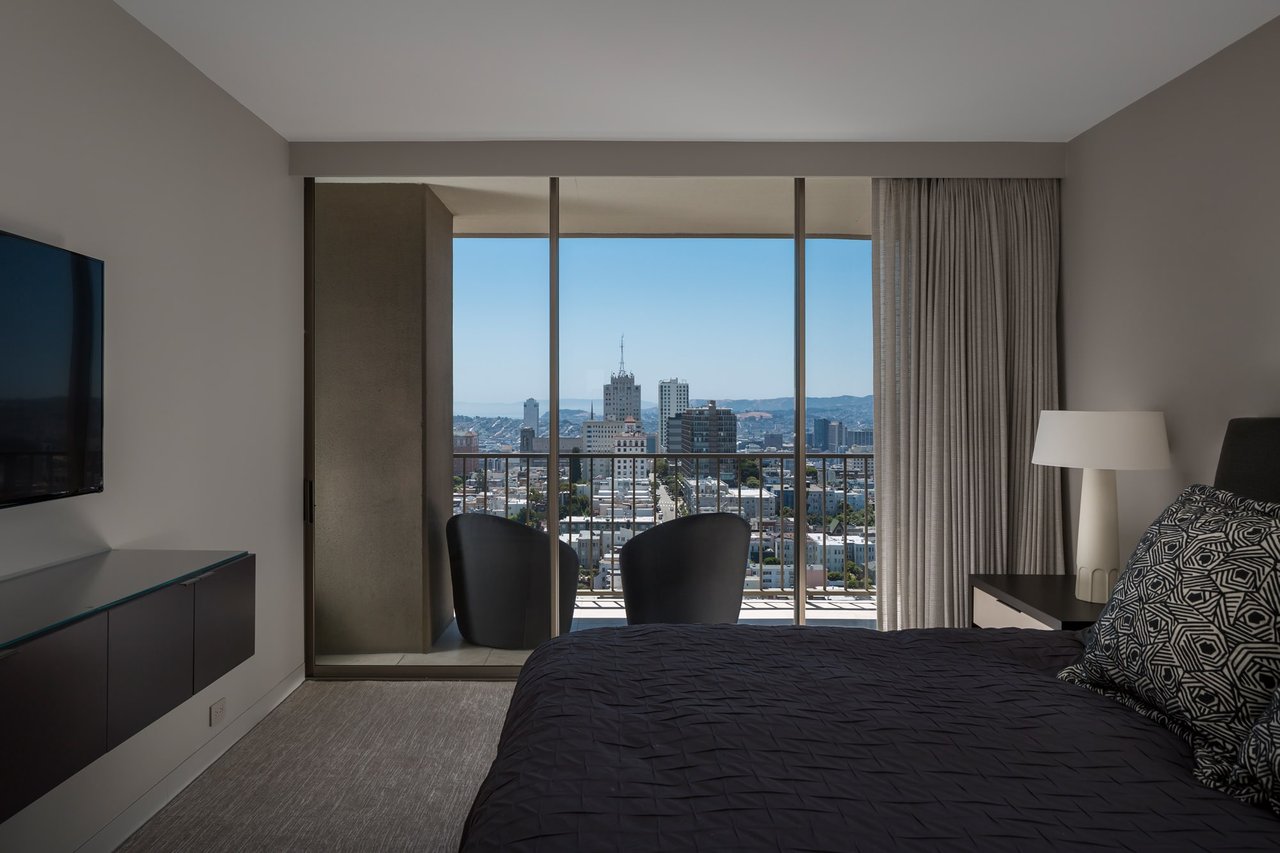 Two Bedroom Condo With Landmark Views