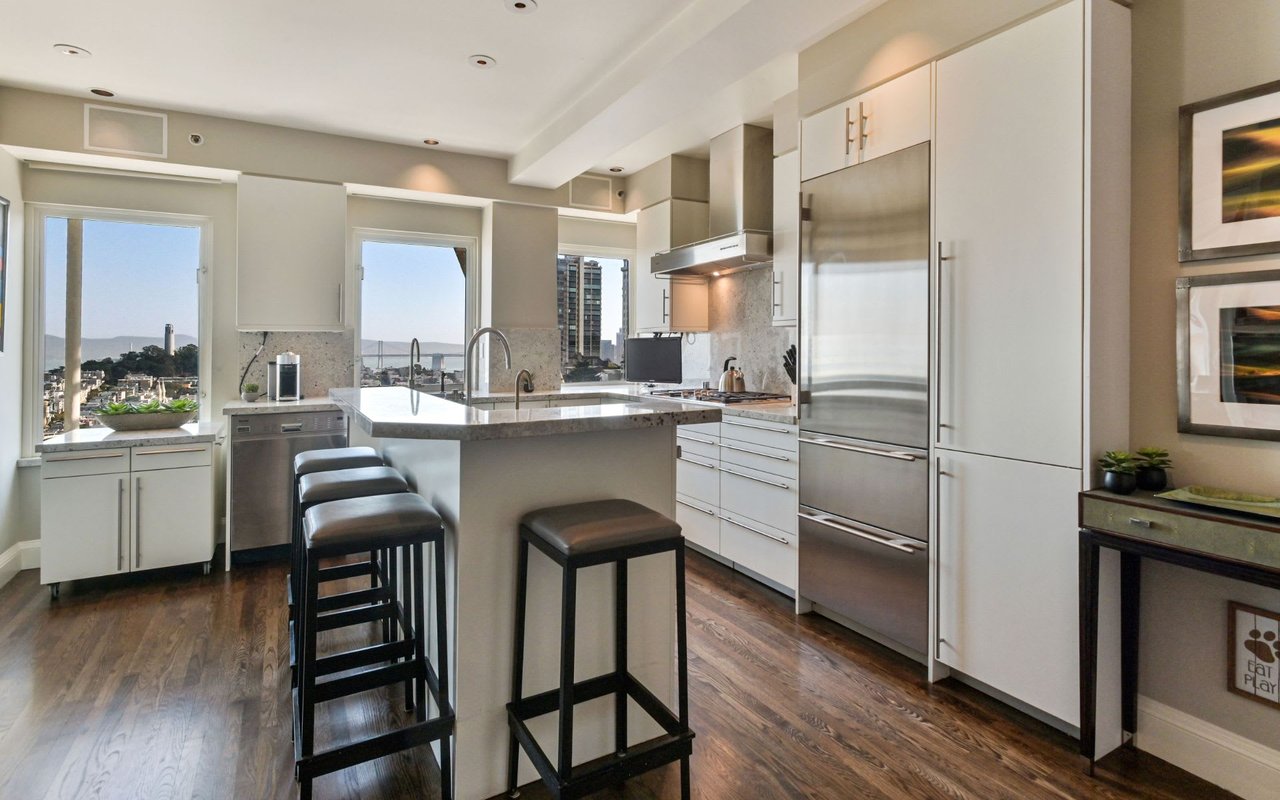  Prestigious Half Floor Apartment on Russian Hill