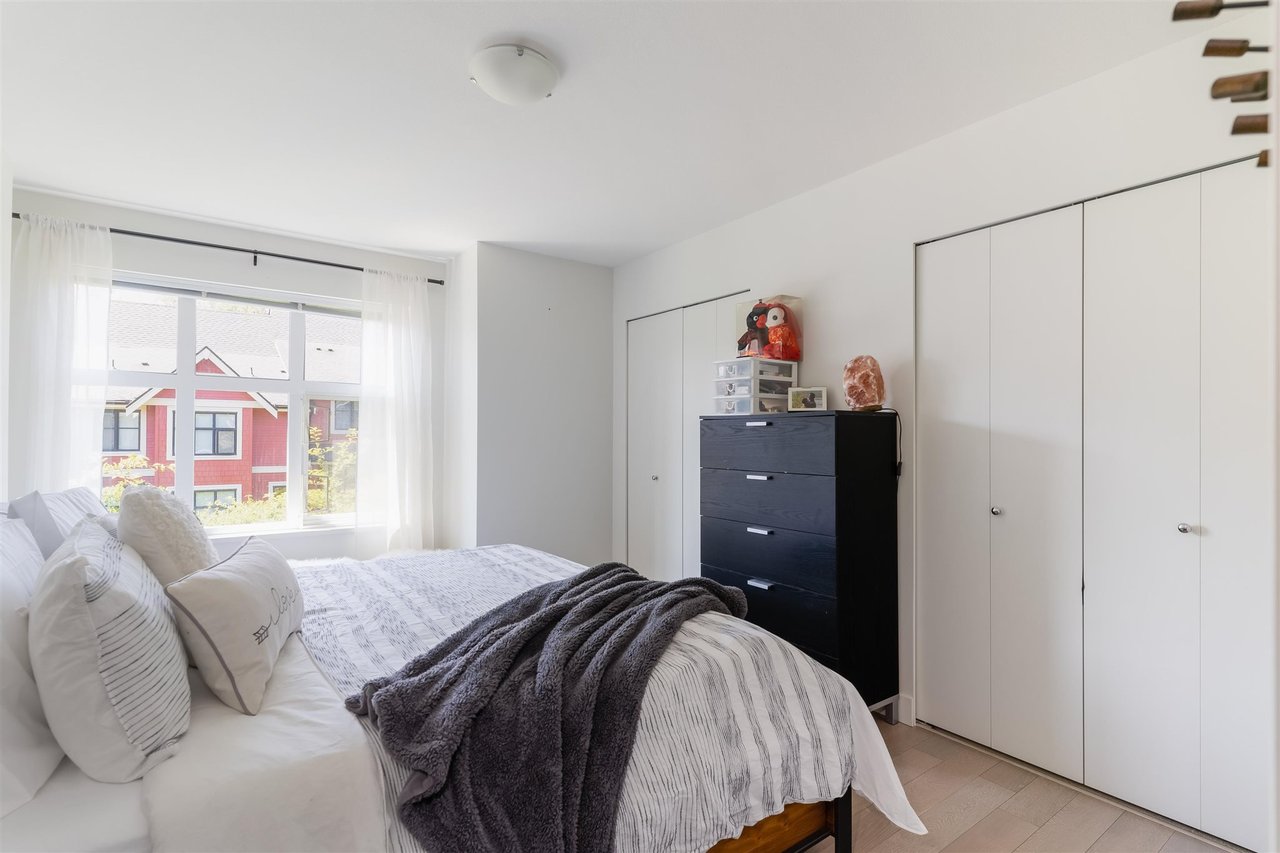 906-8485 New Haven Close