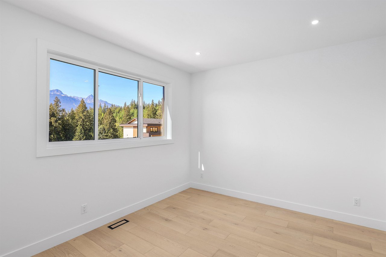 26-3385 Mamquam Rd