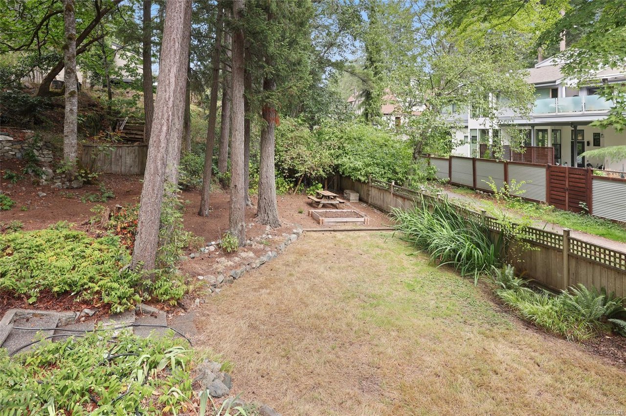4527 Emily Carr Dr