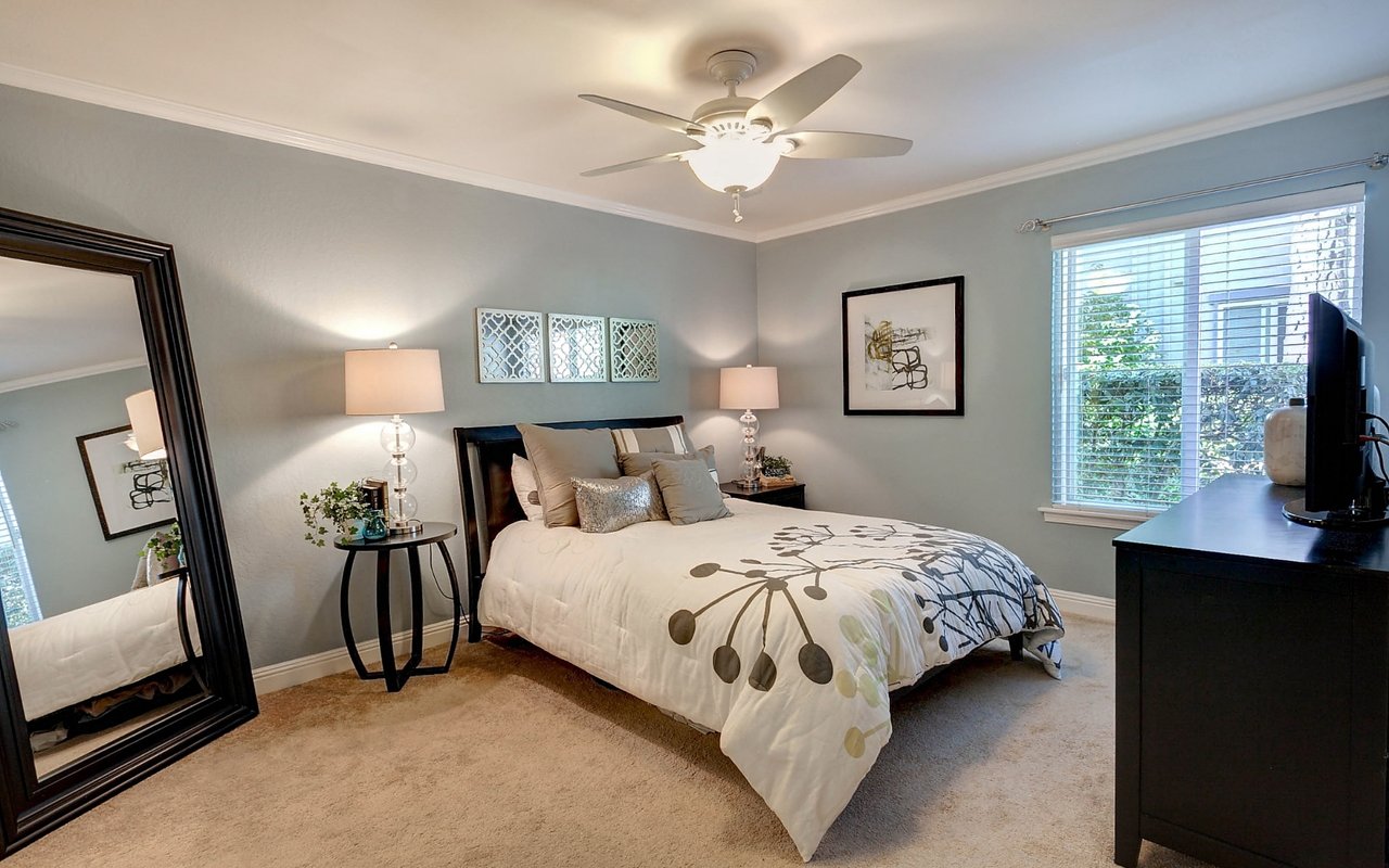 2564 Walnut Blvd, #107