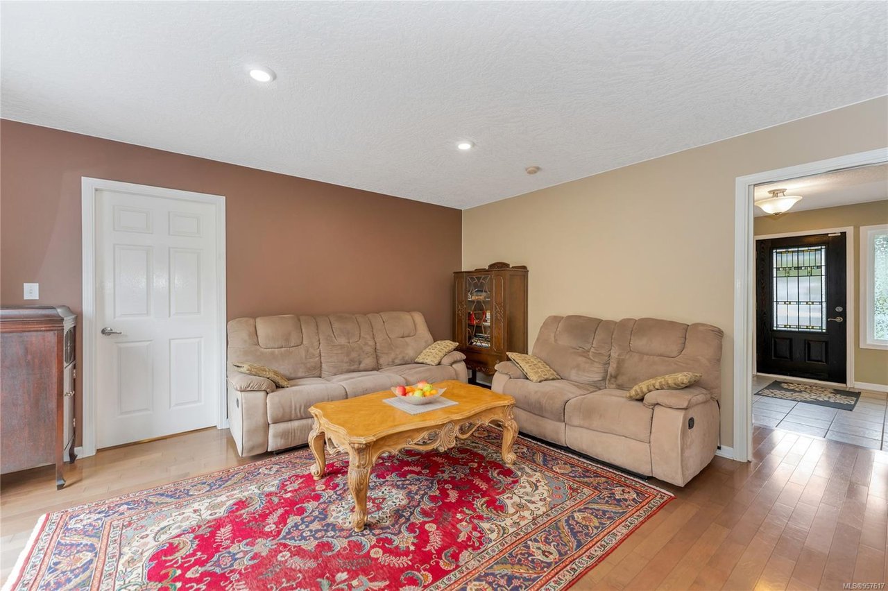 3393 Aloha Ave