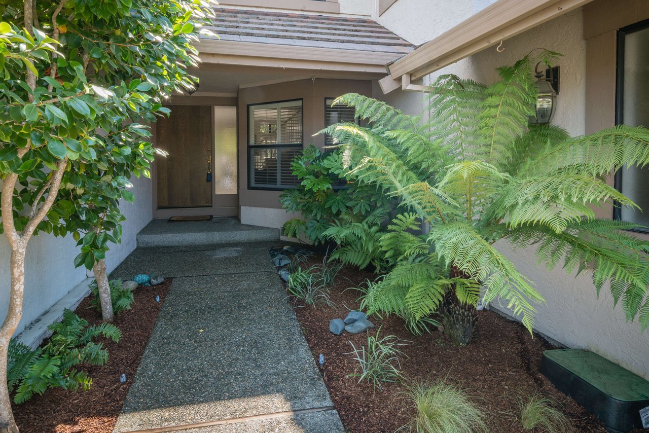 1661 Sugarloaf Dr