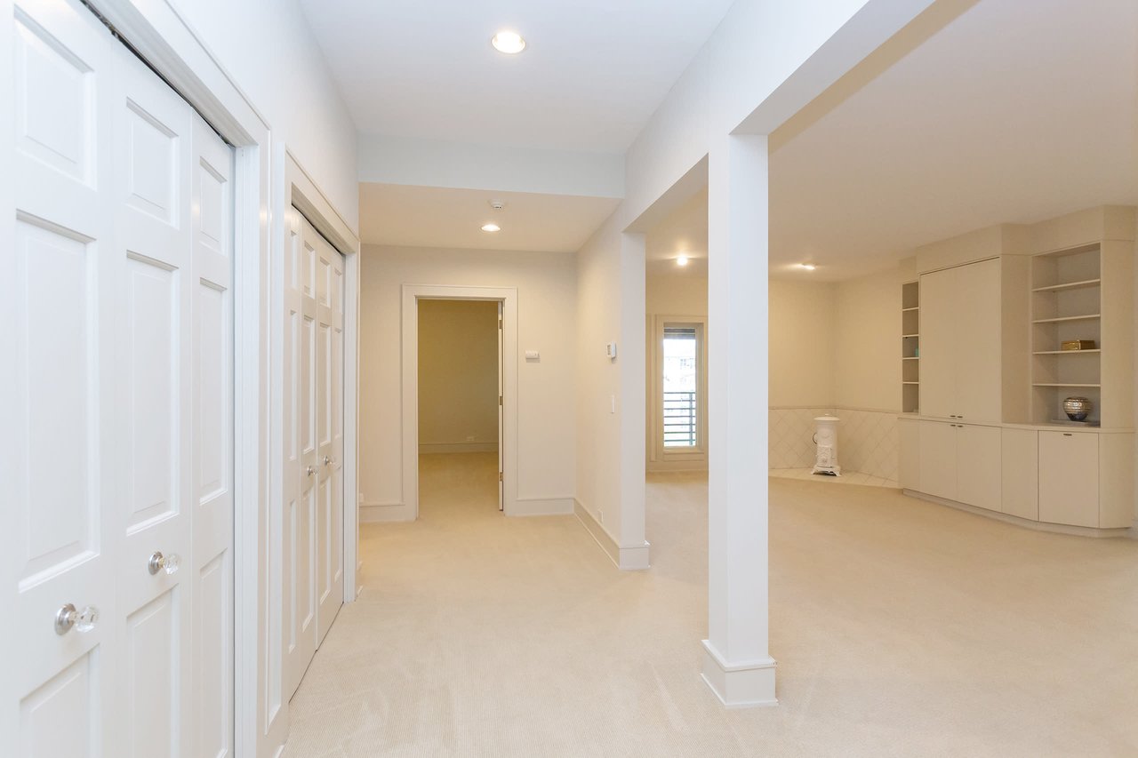 215 Friendly Ln