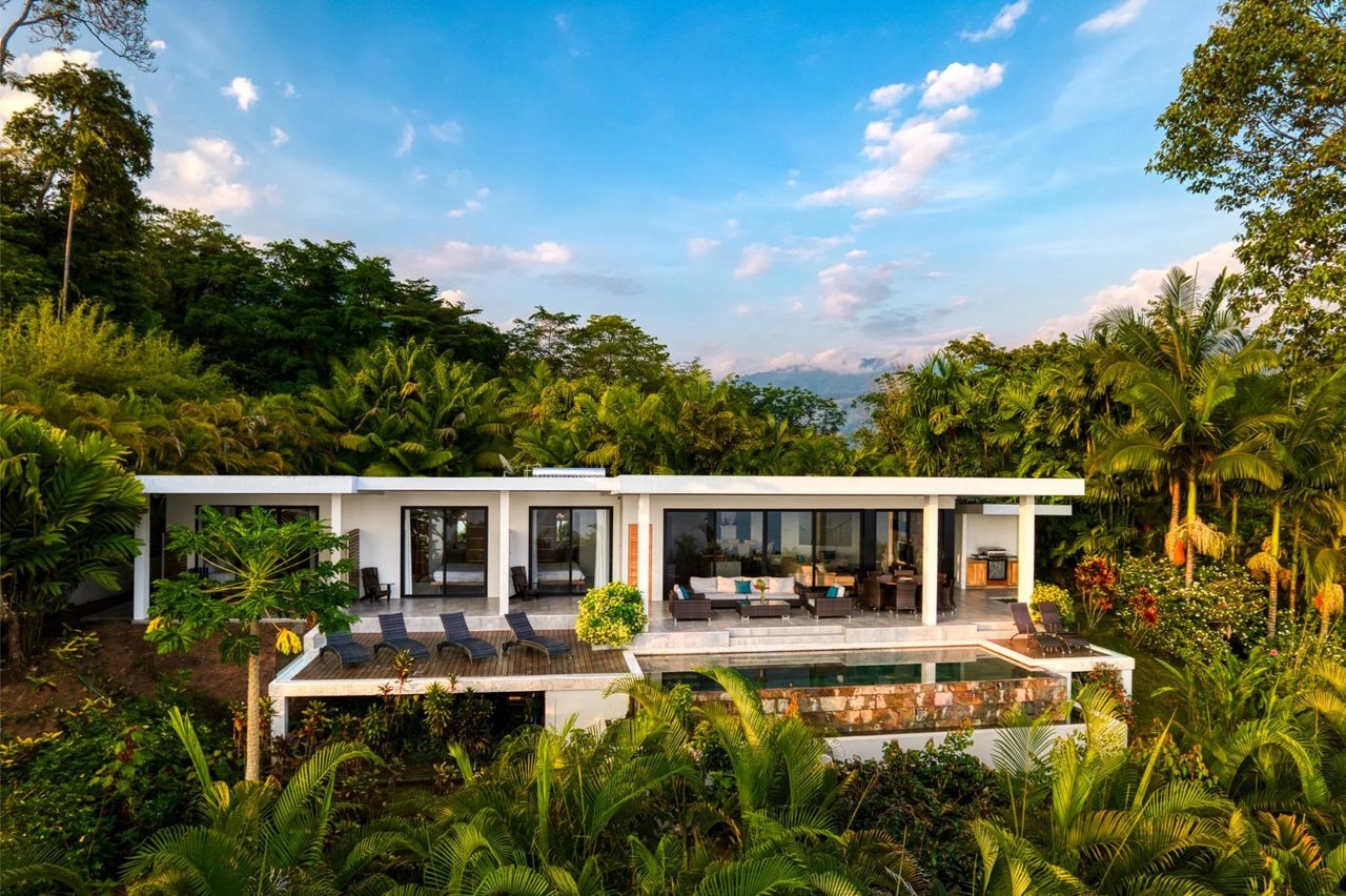Contemporary Infinity Pool Estate, Uvita, Puntarenas