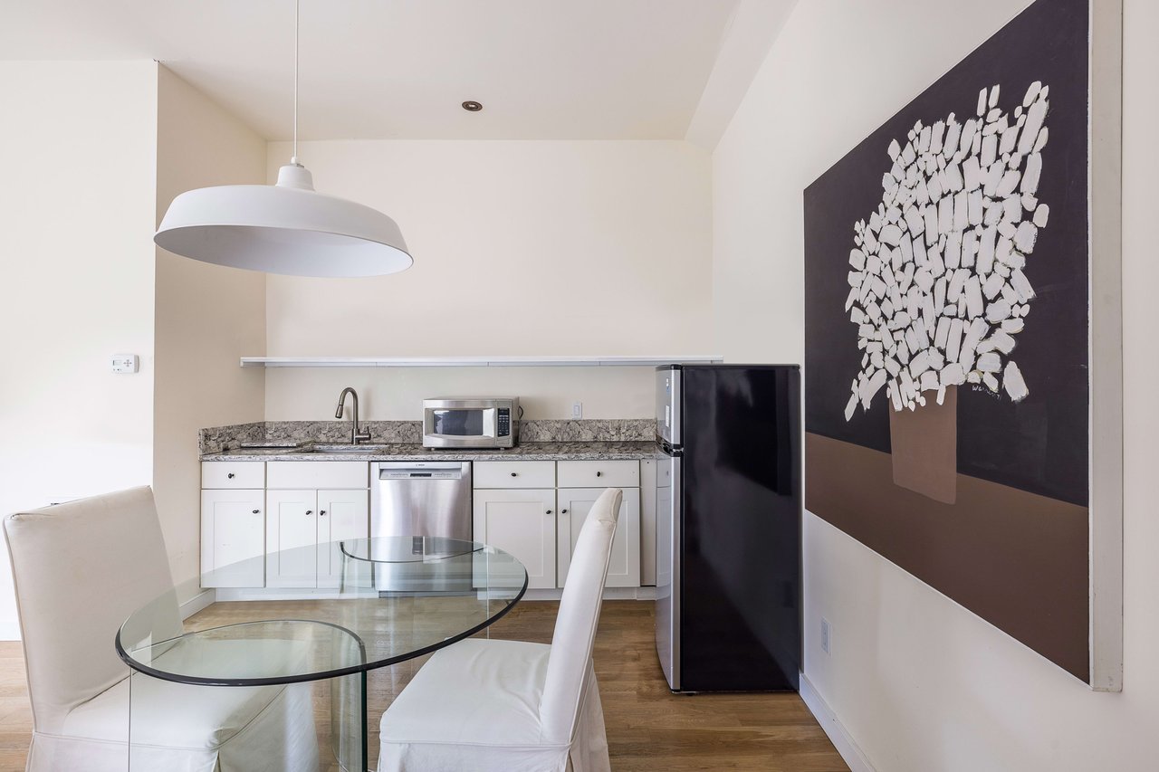 8 Hollow Tree Lane