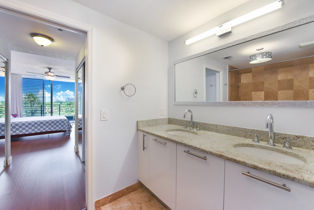 3339 Virginia Street Unit: PH-28