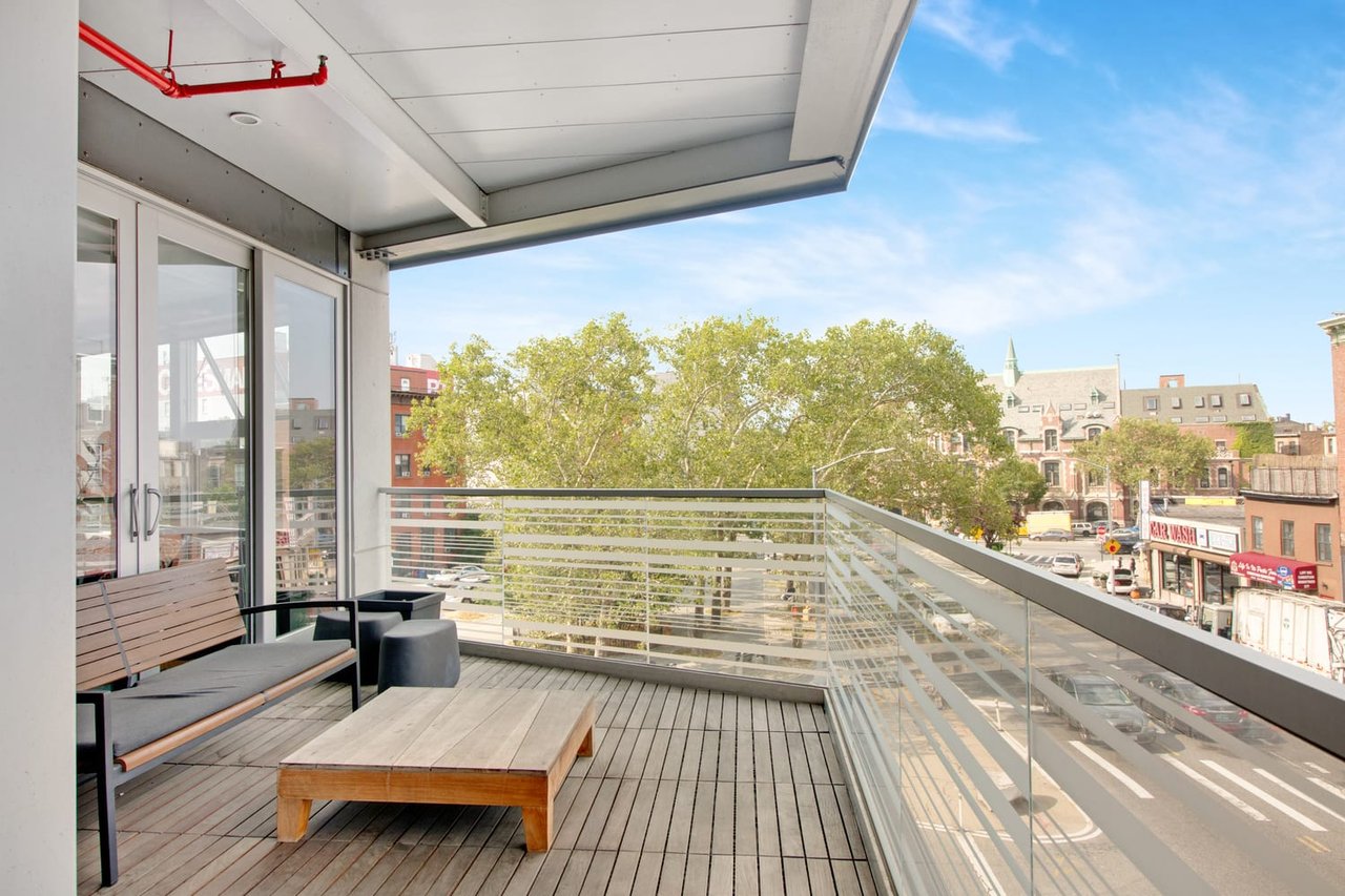 618 Washington Ave, Unit 302