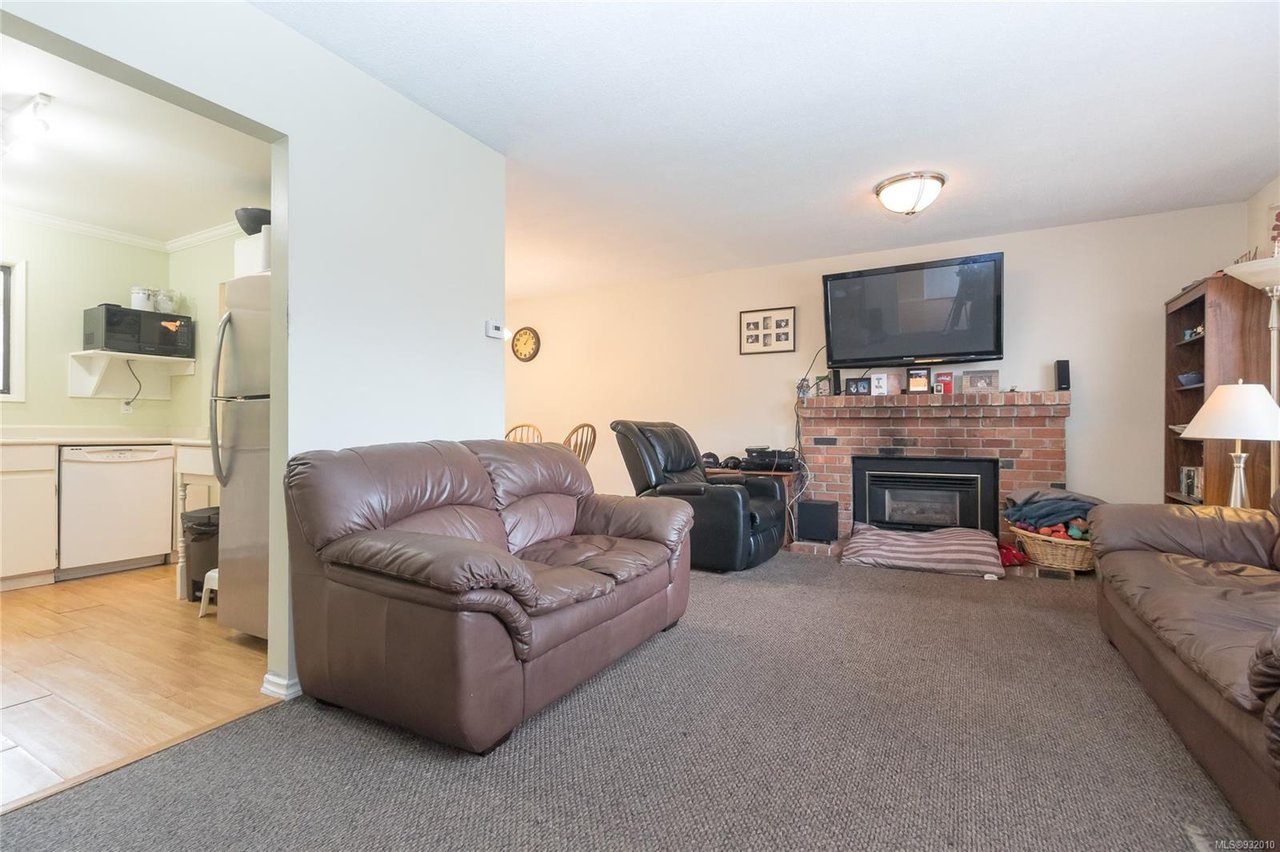 2838 Acacia Dr