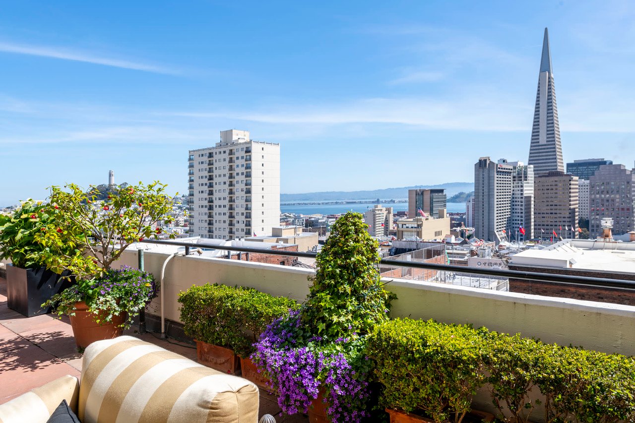 Indoor/Outdoor Living with a View