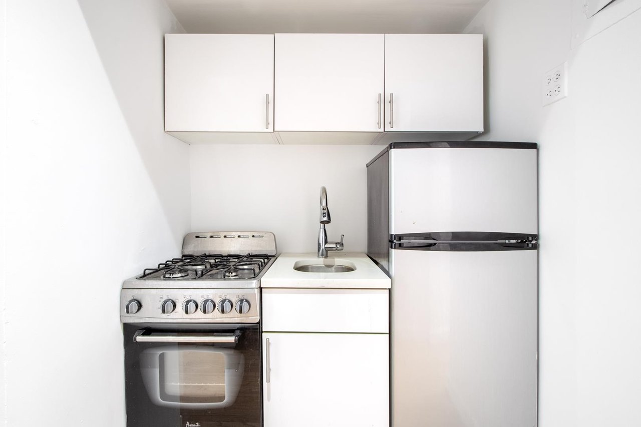 341 East 22nd Street, Apt 5-B