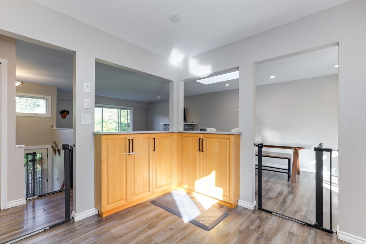 2552 Jura Cres