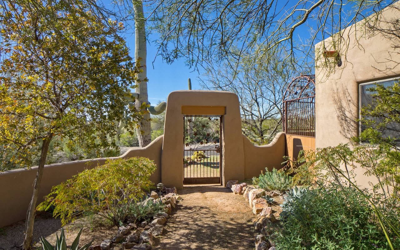 Perfect Desert Oasis, Santa Fe Estate